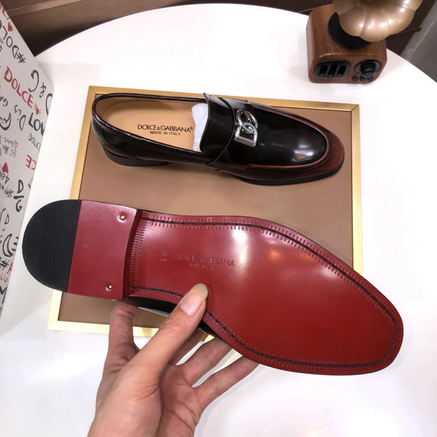 Ex-factory price 500💰DG top quality🔍🔍men's new leather shoes🚹Sold simultaneously at counters⚠Shoe uppers are imported cowhide from Italy, fully imported cowhide lining, imported accessories💪💪, completely 1⃣️ to 1⃣️replica🇮🇹 💪💪, ⚠Sole: The original sole is specially provided by the original factory, the exclusive movable molded sole is super comfortable, ⚠The original factory follows the order, 🔍🔍high quality, you can enter and exit the counter at will, welcome to compare ⚠Number of sizes: 38-44 (45 customized)